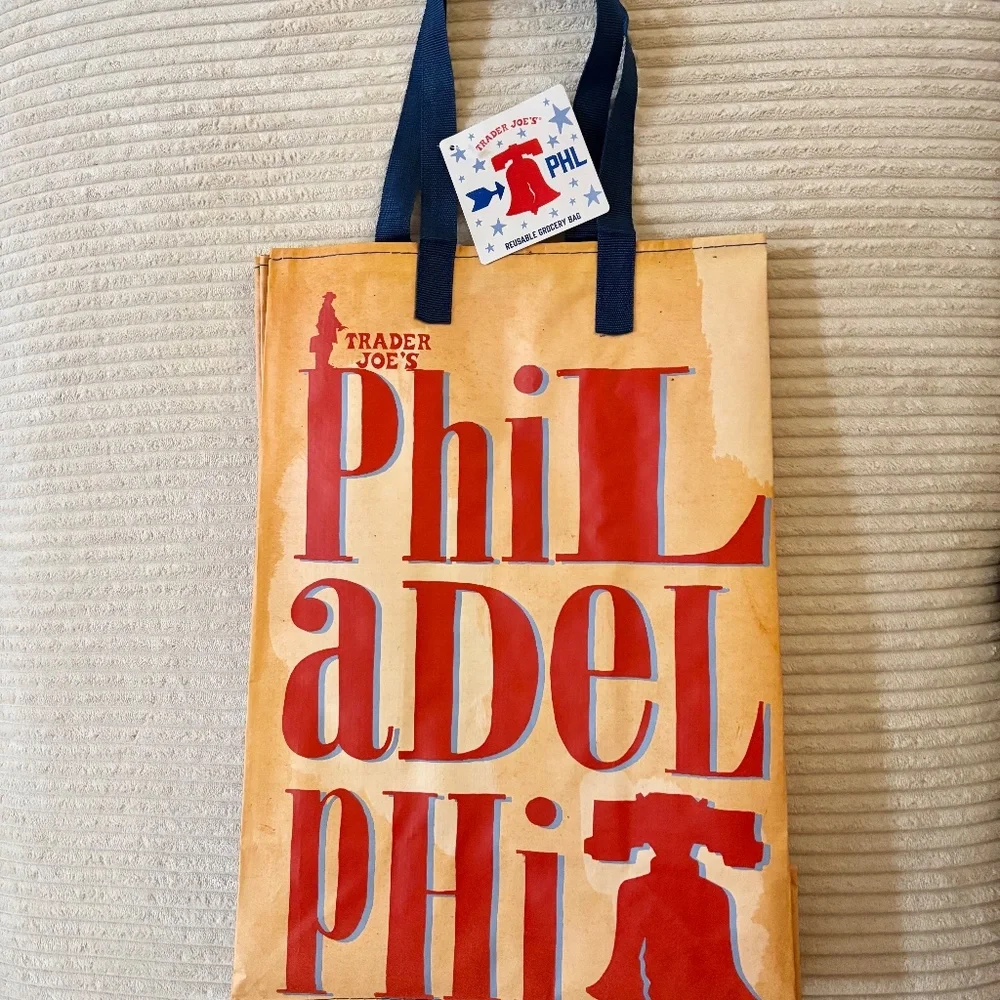 Trader Joe’s Philadelphia Reusable Grocery Bag City Design Collectible Bag NEW - Picture 2 of 2